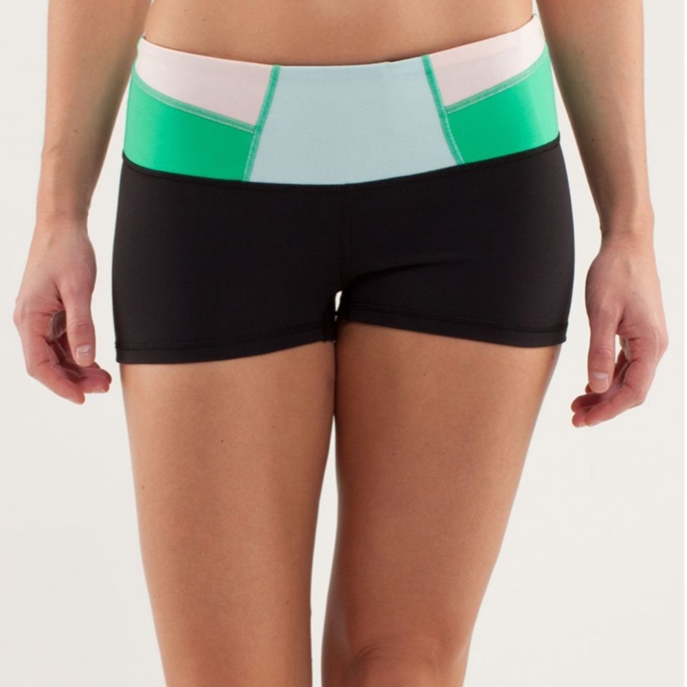 Lululemon Boogie Short in Black / Quilt size 2